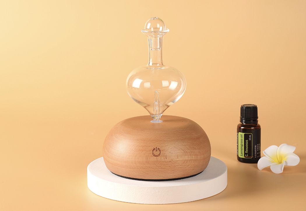 Glass and wood nebulizing diffuser for pure essential oils